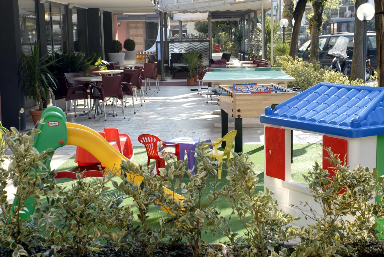 Hotel Christian Rimini Exterior photo